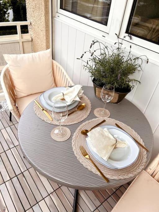 Stylish Studio Apartment With Beautiful Balcony Ingolstadt Exterior foto
