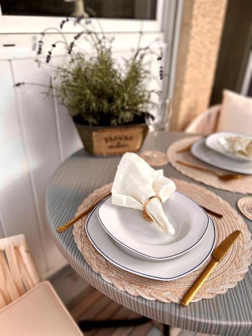 Stylish Studio Apartment With Beautiful Balcony Ingolstadt Exterior foto